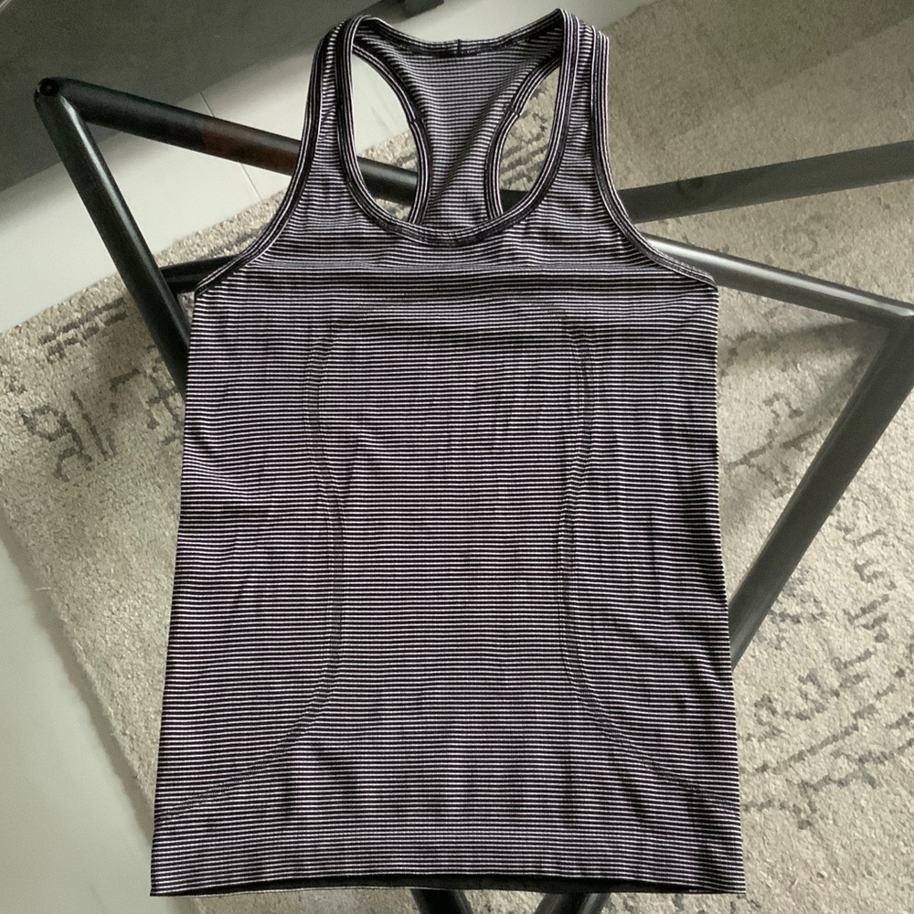 Lululemon Black striped Swiftly Tech Racerback Tank Top 2.0 Hip Length - 6